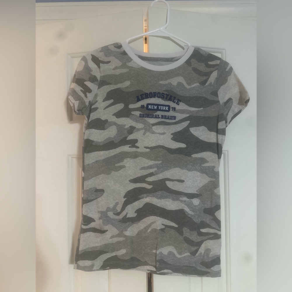 American Eagle crewneck tee